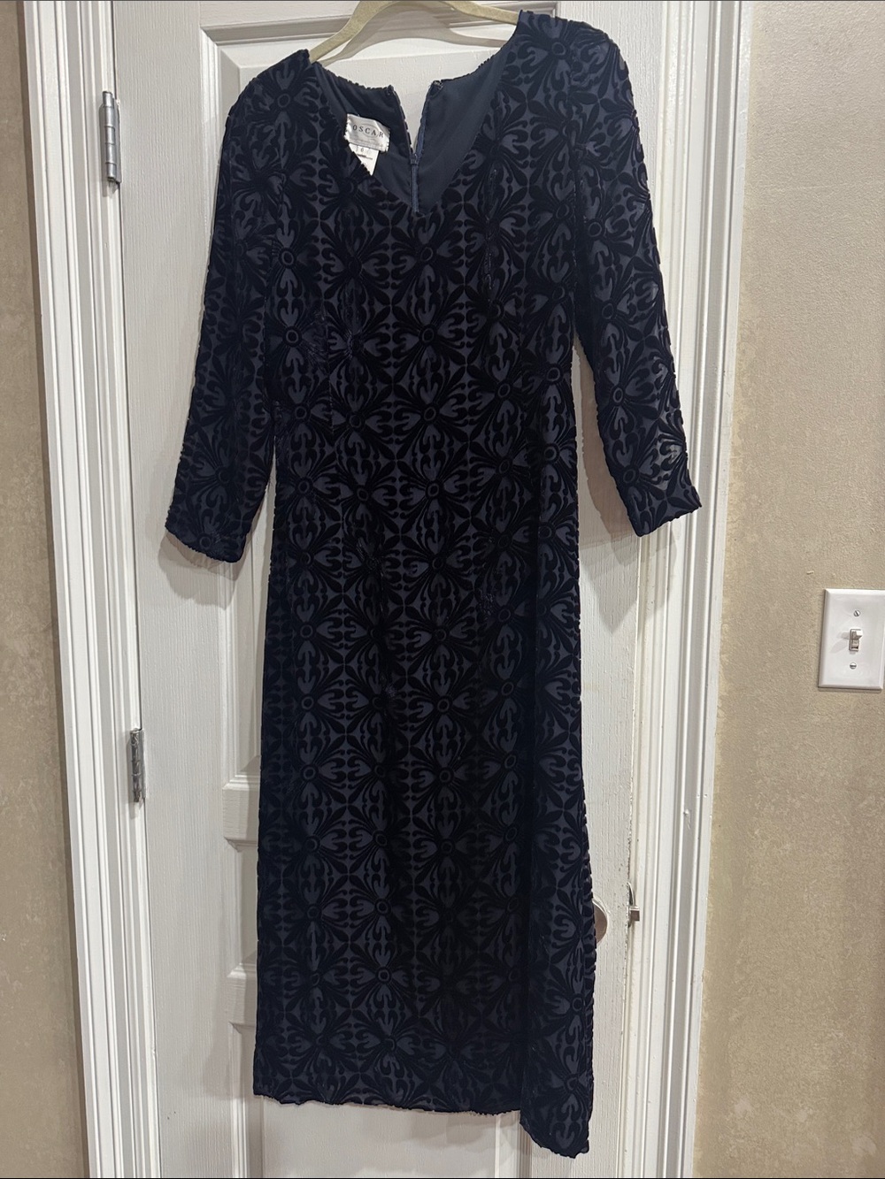Oscar de la Renta formal
Navy Patterned Velvet Maxi Dress
